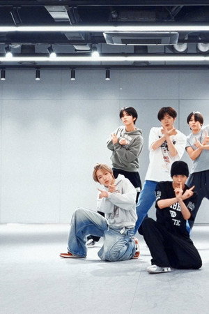 'YO-I-DON!' Dance Practice