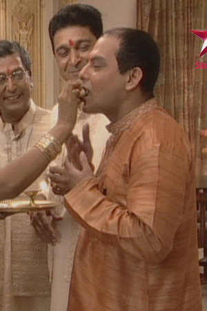 Payal Spies on Mihir, Mandira