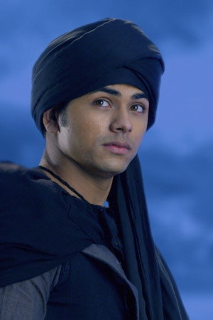 Aladdin Steals Zafar's Magical Glove