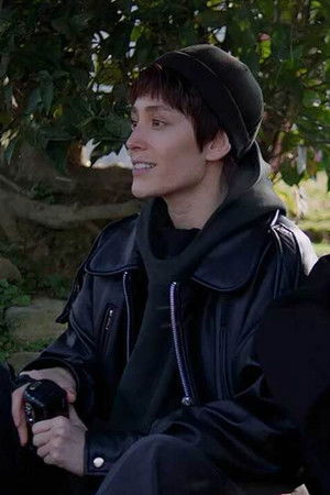 Between Dreams and Hope