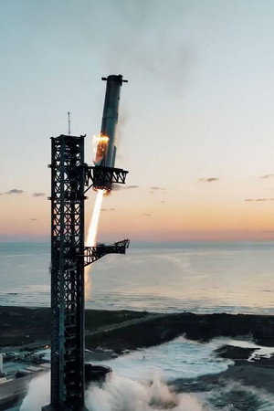 How Elon Musk puts SpaceX into orbit