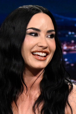 Demi Lovato, Sarah Michelle Gellar, Daniel Arsham