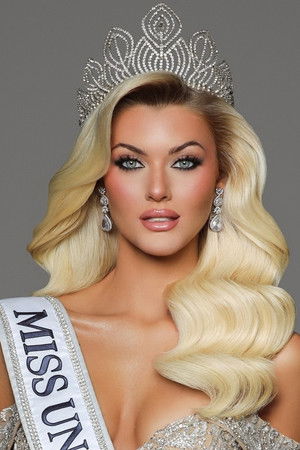 Victoria Kjær Theilvig