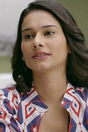 Arjun Steals Maya's Film Passes