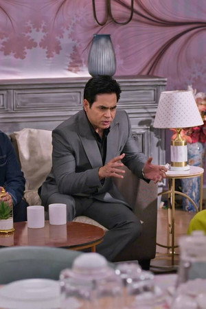 Anupam Reveals Mihir's Memory Loss