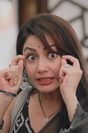 Virat transfers money to Amruta
