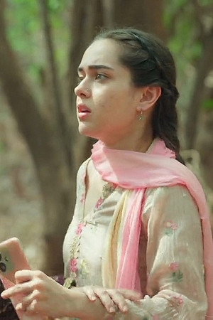 Seher, Kausar run for their lives