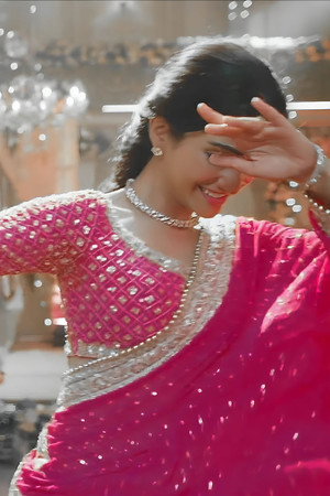 Purvi sets fire to the venue