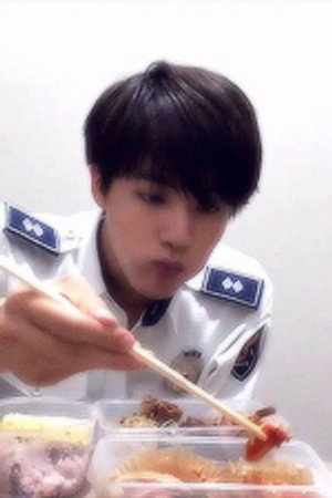 150720 밥 먹는 김석진