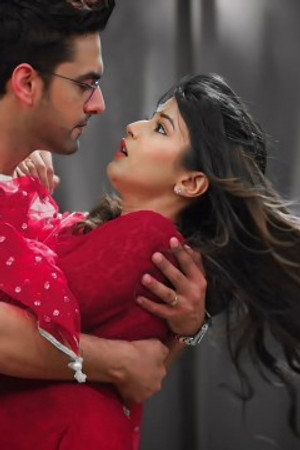 Ruhi exposes Charu