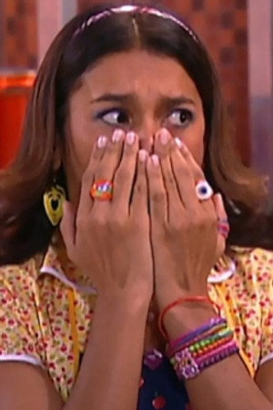Faxinando com a Inimiga