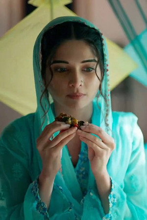 Seher comforts Mahid