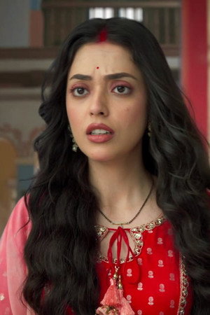 Latika Gives Jeetu a Lunchbox