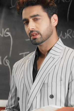 Armaan eases Vidya's trauma