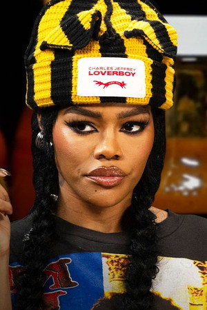 Teyana Taylor Battles One Hot Sauce After Another While Eating Spicy Wings