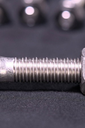 Non-Loosening Bolts