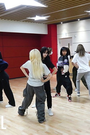 TWICE “SET ME FREE” Dance Practice Behind the Scenes