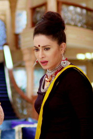 Janhvi Slaps Pinki !
