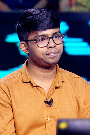 Quiz Master Takes The Seat