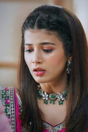 Armaan comes to Abhira's rescue