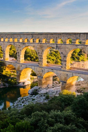 Pont du Gard: Nature Sheltered by the Arches