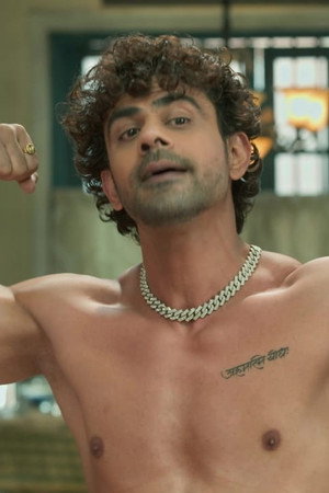 Jeetu and Maddy's Arm‑Wrestling Match