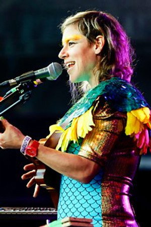 tUnE-yArDs