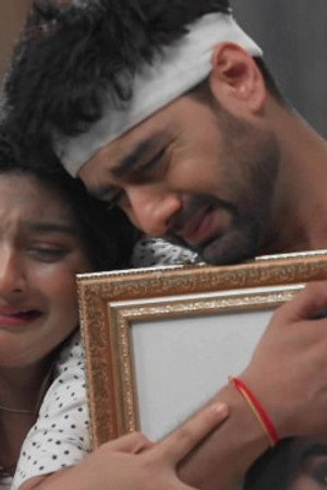 The Poddars learn of Charu's death