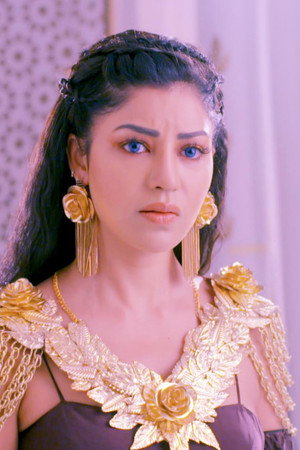 Mallika Impersonates Yasmine's Aunt