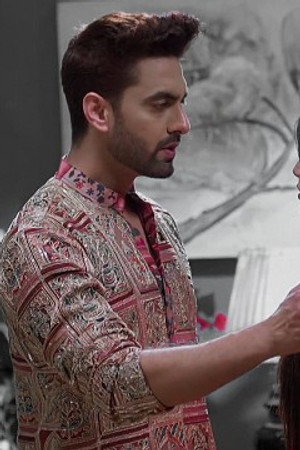 Kaveri encourages Abhira