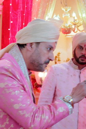 Karan Threatens Shalini