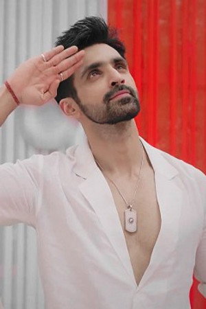 Virat apologises to Amruta