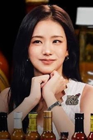 JISOO Is the Queen of Spice While Eating Spicy Wings