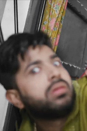Manoj's friend tries to molest Soni