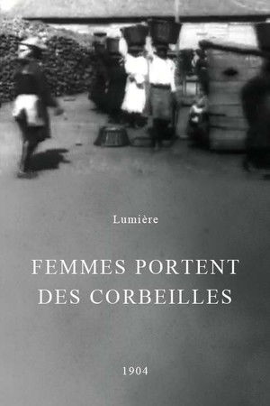 Fort-de-France: Femmes portant des corbeilles
