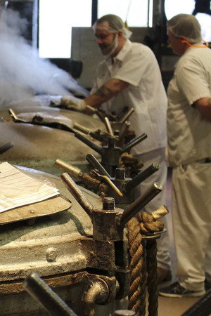 Road Rollers, Canned Bread, Vertu Phones