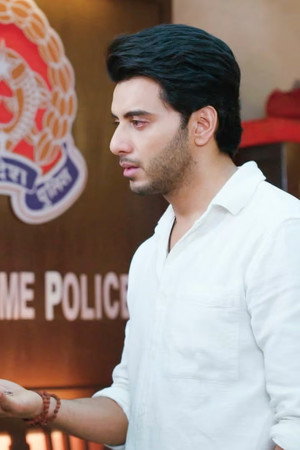 Aadhya Walks Away from Shivaay