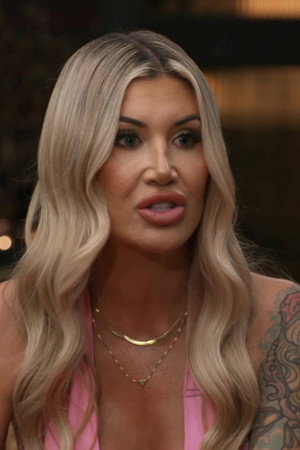 Gia - Extended Uncut Interview