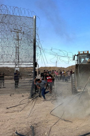 Gaza-Israel: The Iron Wall and the Bulldozer