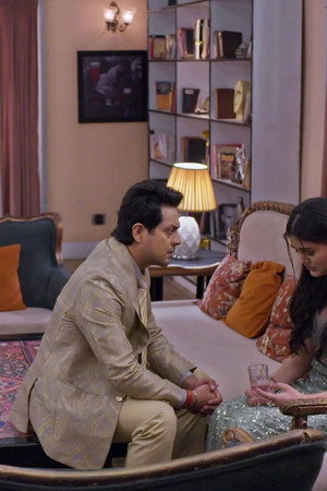 Vrinda Apologises to Karthik
