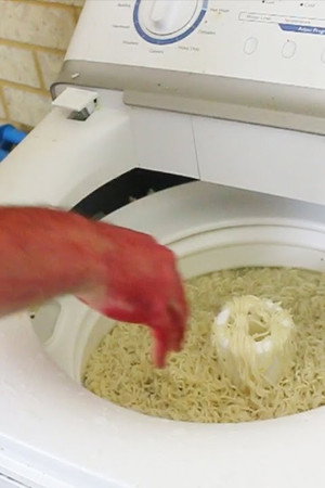 Cooking Ramen in a Washing Machine With FilthyFrank