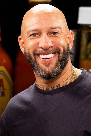 Tim Howard Makes the Save While Eating Spicy Hot Wings
