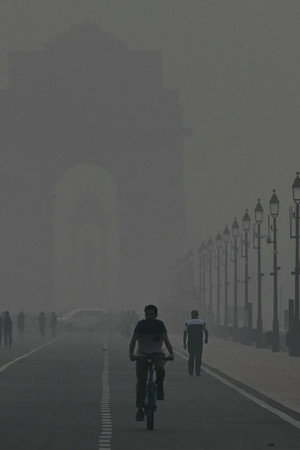 Smog alert: Thick air in New Delhi