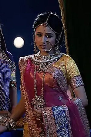 Hamida meets Gulbadan