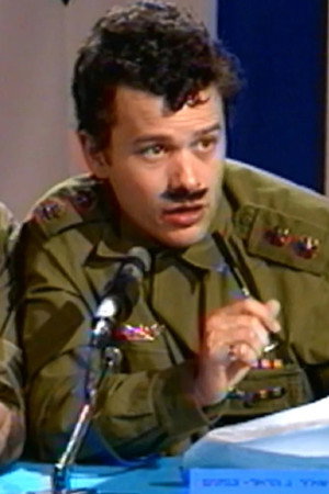 IDF Quiz, Hitchhiker in the Living Room, The Complaining Farmer and More