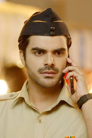 Shanaya Takes Chirag's Help