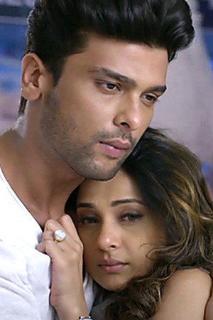 Arjun Rushes To Help Maya