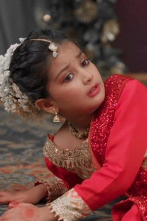 Maira trips on stage