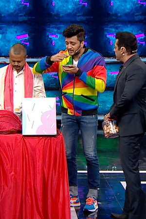 Sidharth-Riteish's golgappa challenge!