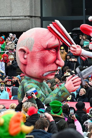 German Carnival: Jesters' heads must roll